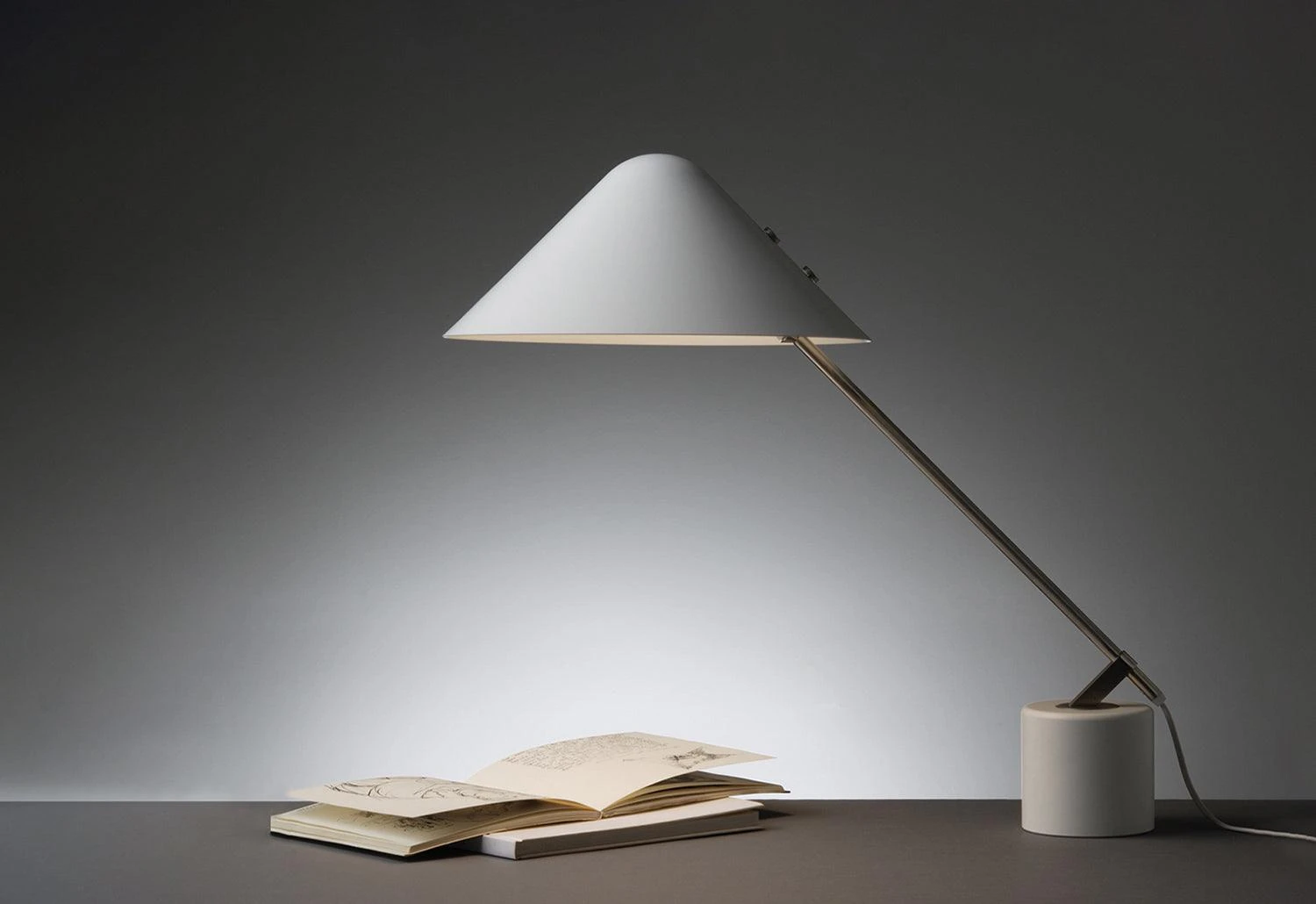 VIP Swing Table Light 3 VIP Swing Table Light