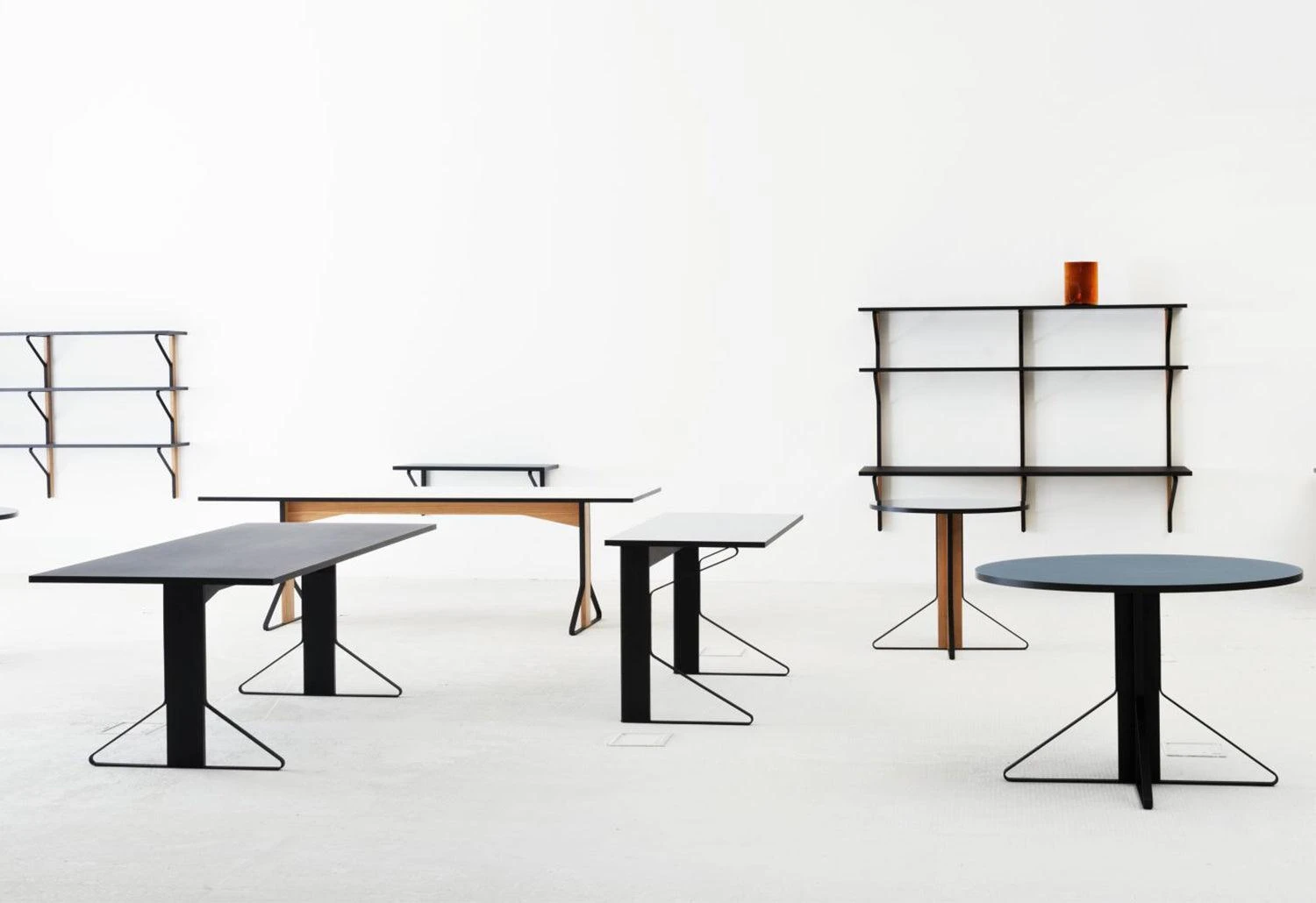 Artek REB 008 Kaari Shelf, 2015 4 Artek REB 008 Kaari Shelf, 2015 - Image 2