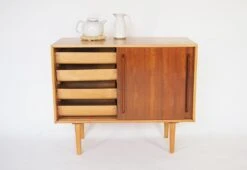 Robin Day Hilleplan Unit C, 1952 -Online Furniture Shop Vintage Robin Day Hilleplan Unit C drawers 2