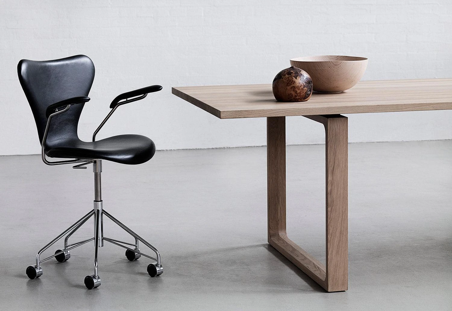 Fritz Hansen Essay Table, 2009 7 Fritz Hansen Essay Table, 2009 - Image 5