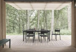 Muuto Linear Steel Armchair 21 Muuto Linear Steel Armchair -Online Furniture Shop muuto linear steel table chairs lifestyle 1 1ab7d9fe ba83 4b9e a04e 902f4d925199