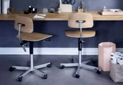 Kevi 2533 Office Chair -Online Furniture Shop twentytwentyone Engelbrechts Jorgen Rasmussen Kevi 2533 oak 2