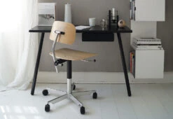 Kevi 2533 Office Chair -Online Furniture Shop twentytwentyone Engelbrechts Jorgen Rasmussen Kevi 2533 oak 3