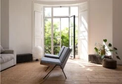 Robin Day Chevron Chair, 1959 -Online Furniture Shop twentytwentyone robin day chevron chair lifestyle 3