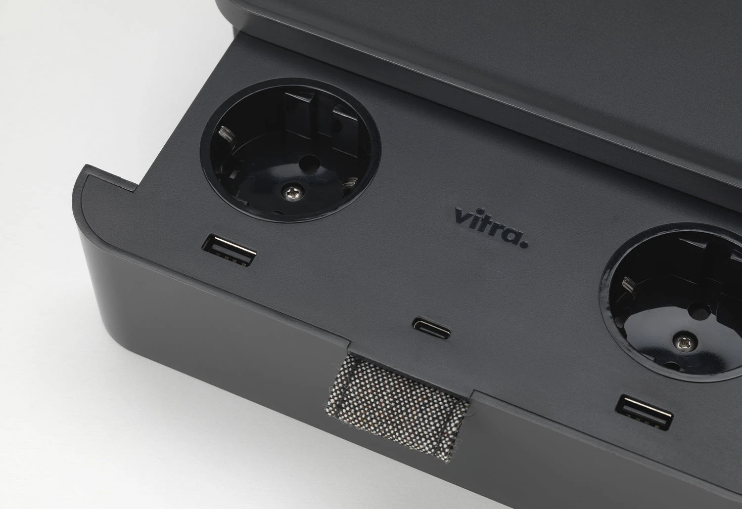 Vitra Ampi Charger, 2021 13 Vitra Ampi Charger, 2021 - Image 11