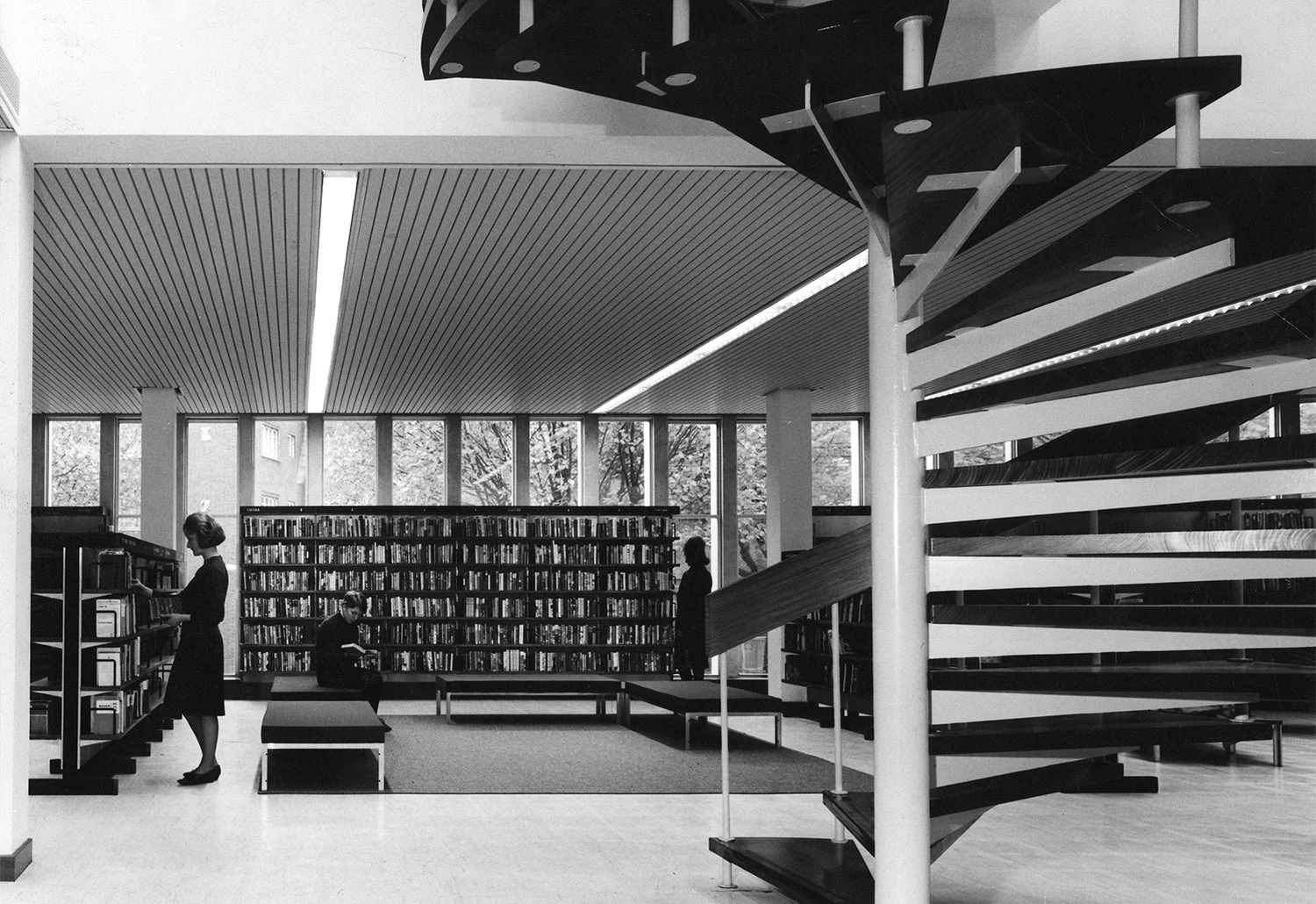 N/A Sir Basil Spence, Site Specific Bench, 1964 4 N/A Sir Basil Spence, Site Specific Bench, 1964 - Image 2